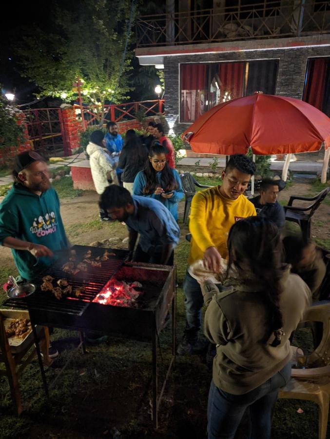 Red House Cafe And Inn Manali  Bagian luar foto