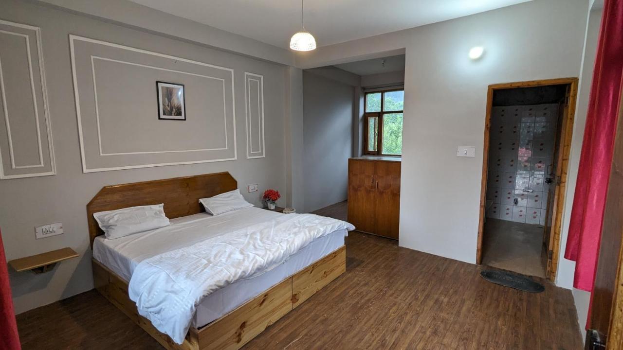 Red House Cafe And Inn Manali  Bagian luar foto
