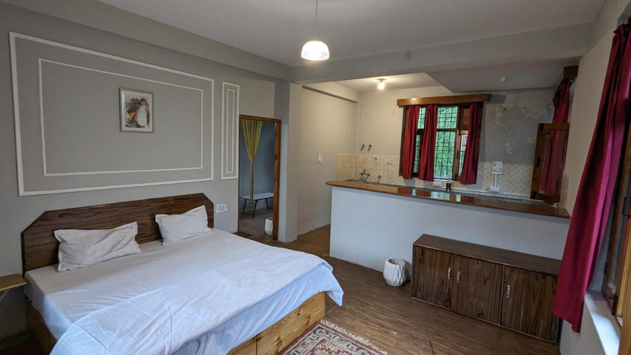 Red House Cafe And Inn Manali  Bagian luar foto