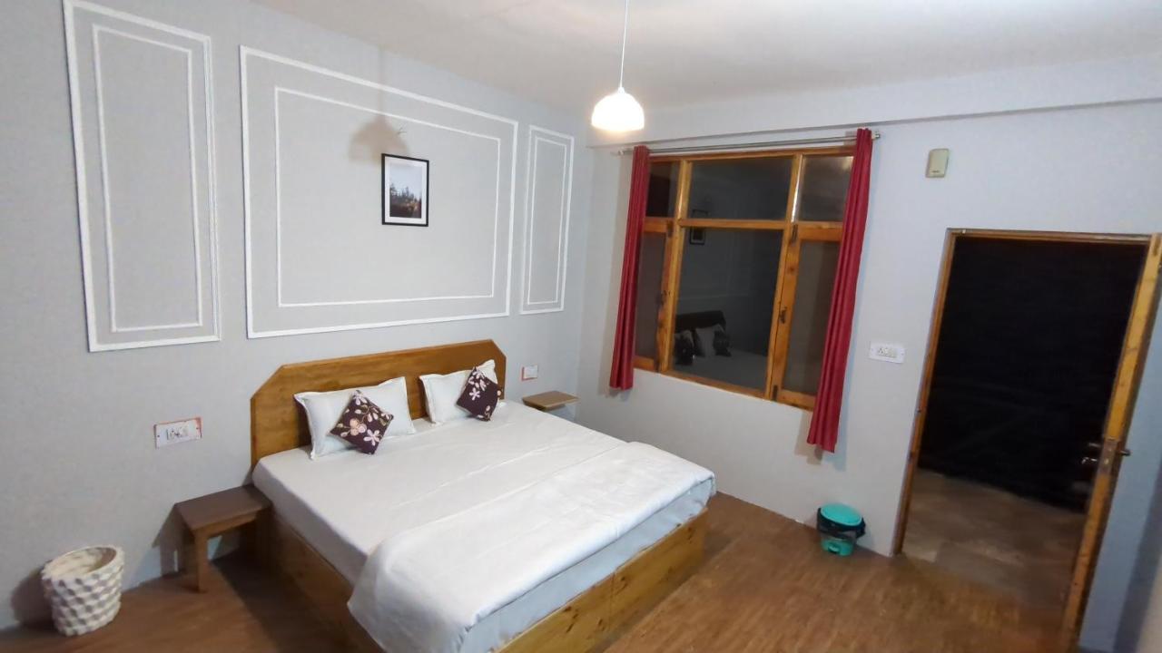 Red House Cafe And Inn Manali  Bagian luar foto