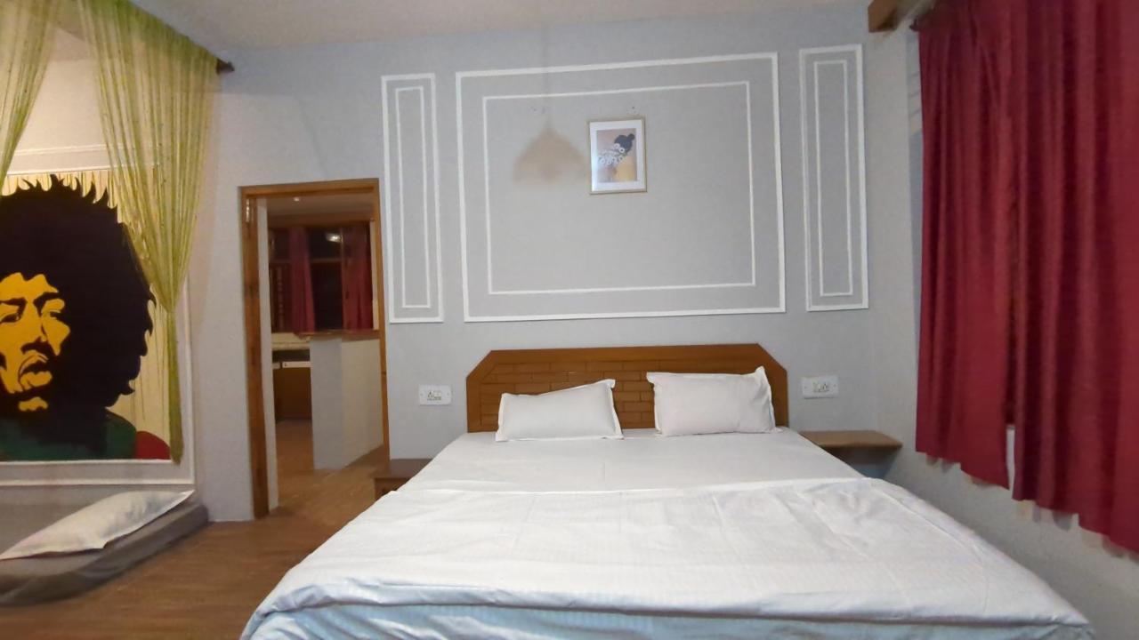 Red House Cafe And Inn Manali  Bagian luar foto