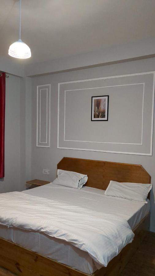 Red House Cafe And Inn Manali  Bagian luar foto