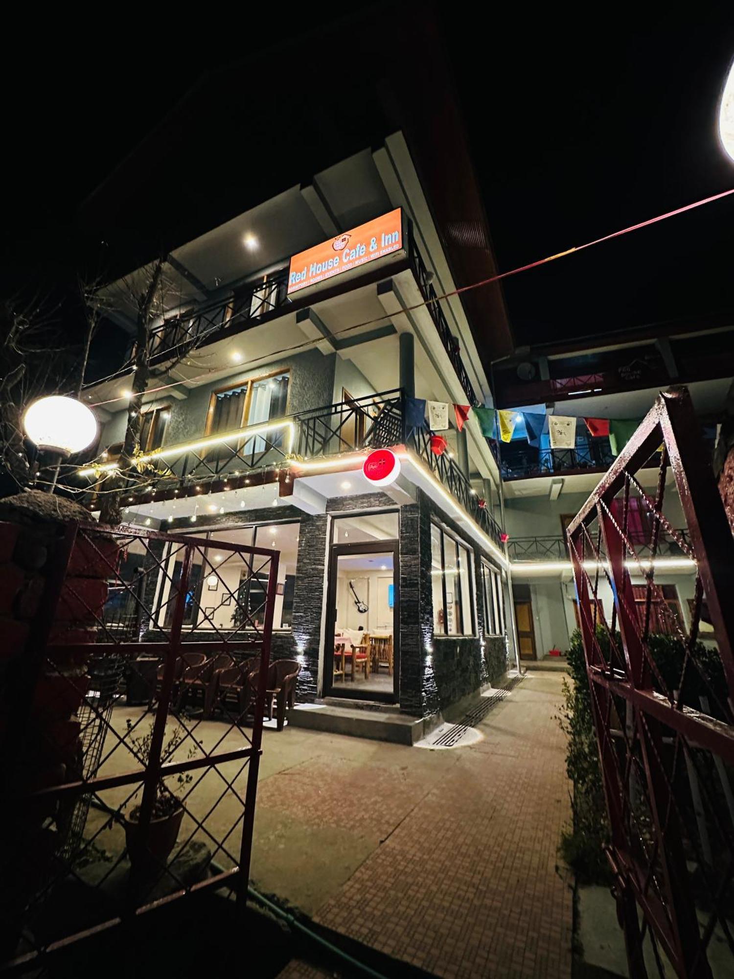 Red House Cafe And Inn Manali  Bagian luar foto