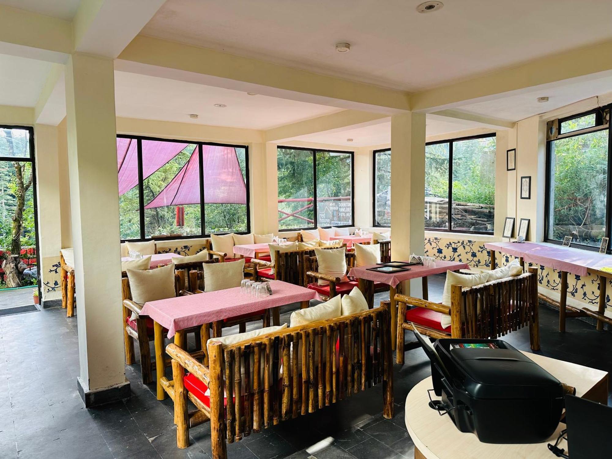 Red House Cafe And Inn Manali  Bagian luar foto