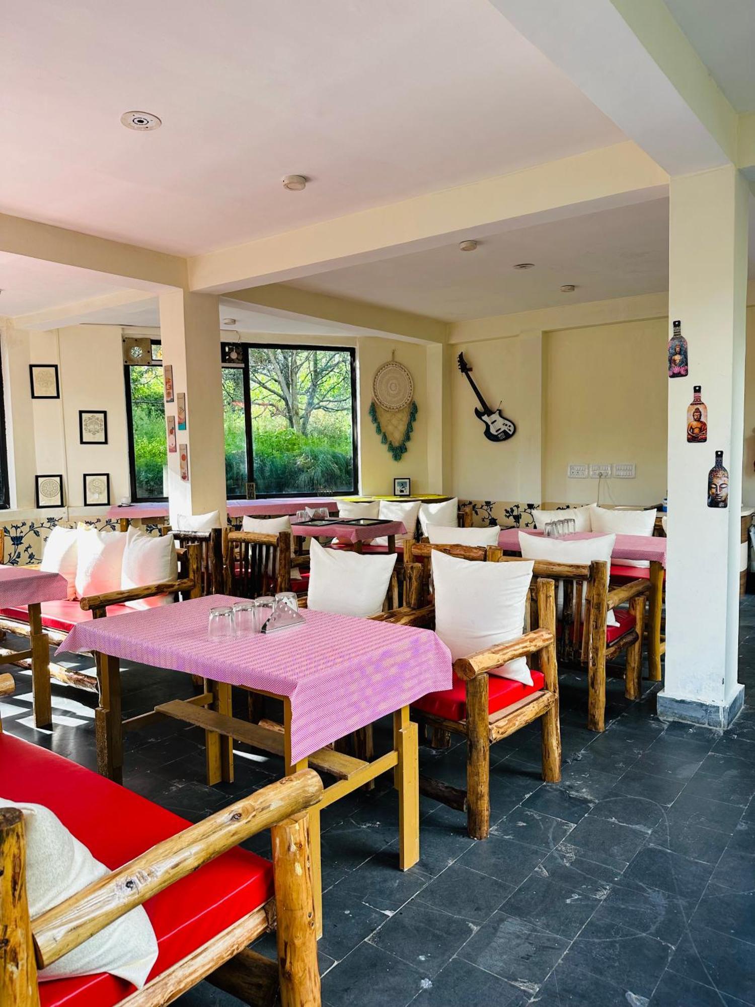 Red House Cafe And Inn Manali  Bagian luar foto