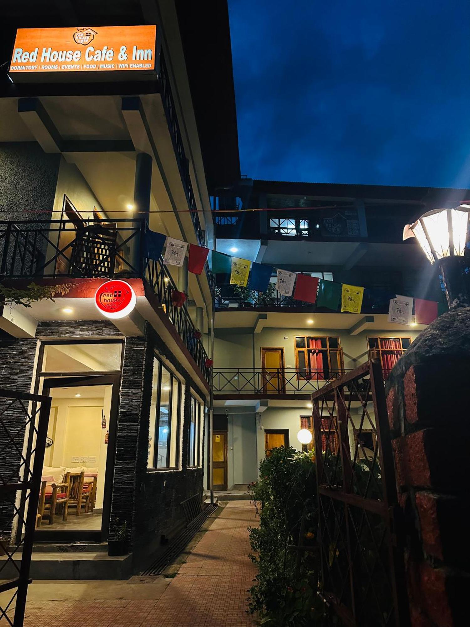 Red House Cafe And Inn Manali  Bagian luar foto
