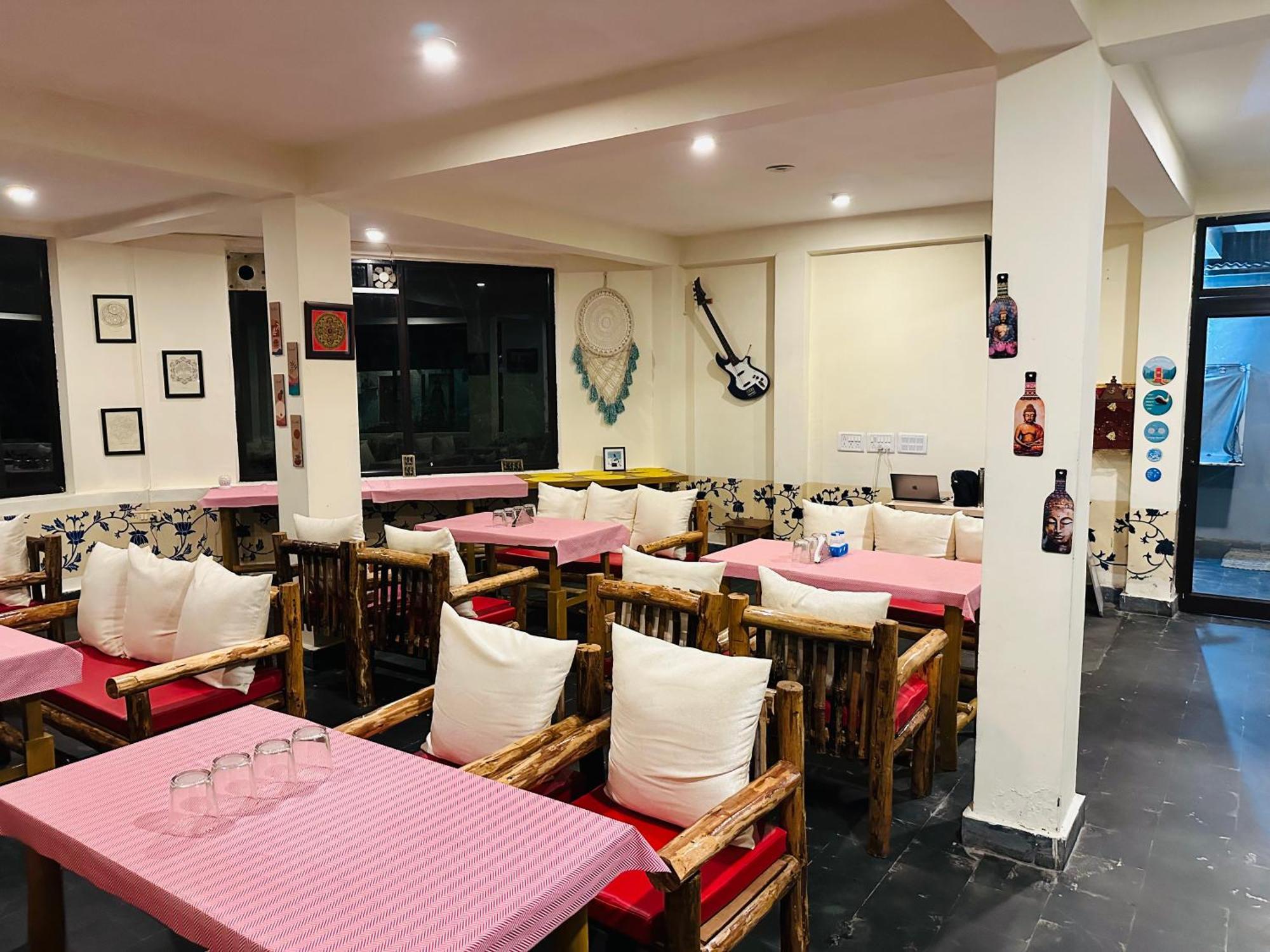 Red House Cafe And Inn Manali  Bagian luar foto