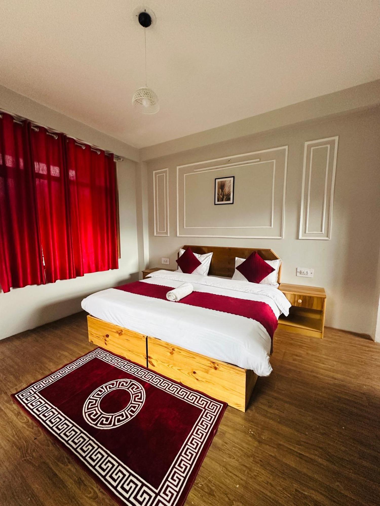 Red House Cafe And Inn Manali  Bagian luar foto