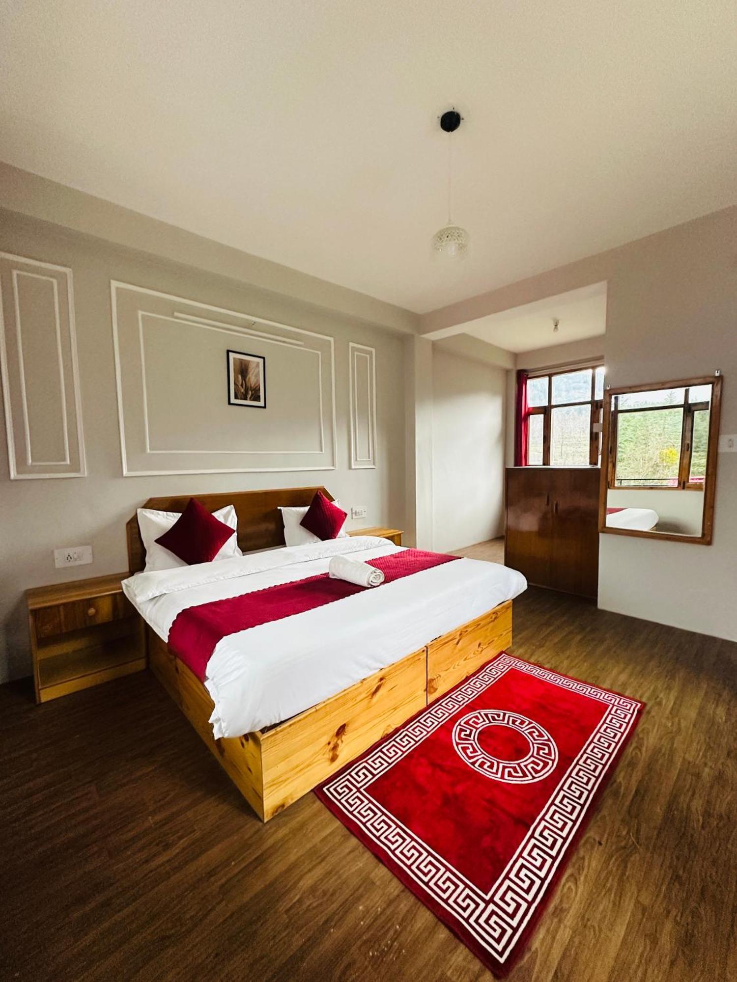 Red House Cafe And Inn Manali  Bagian luar foto
