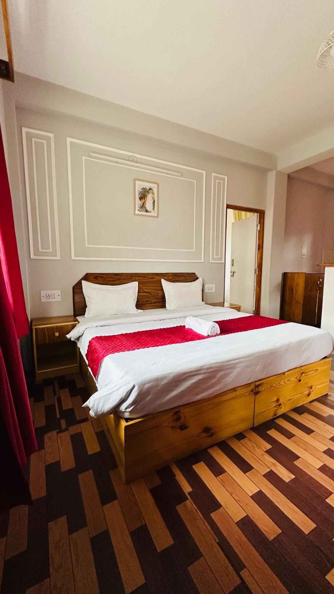 Red House Cafe And Inn Manali  Bagian luar foto