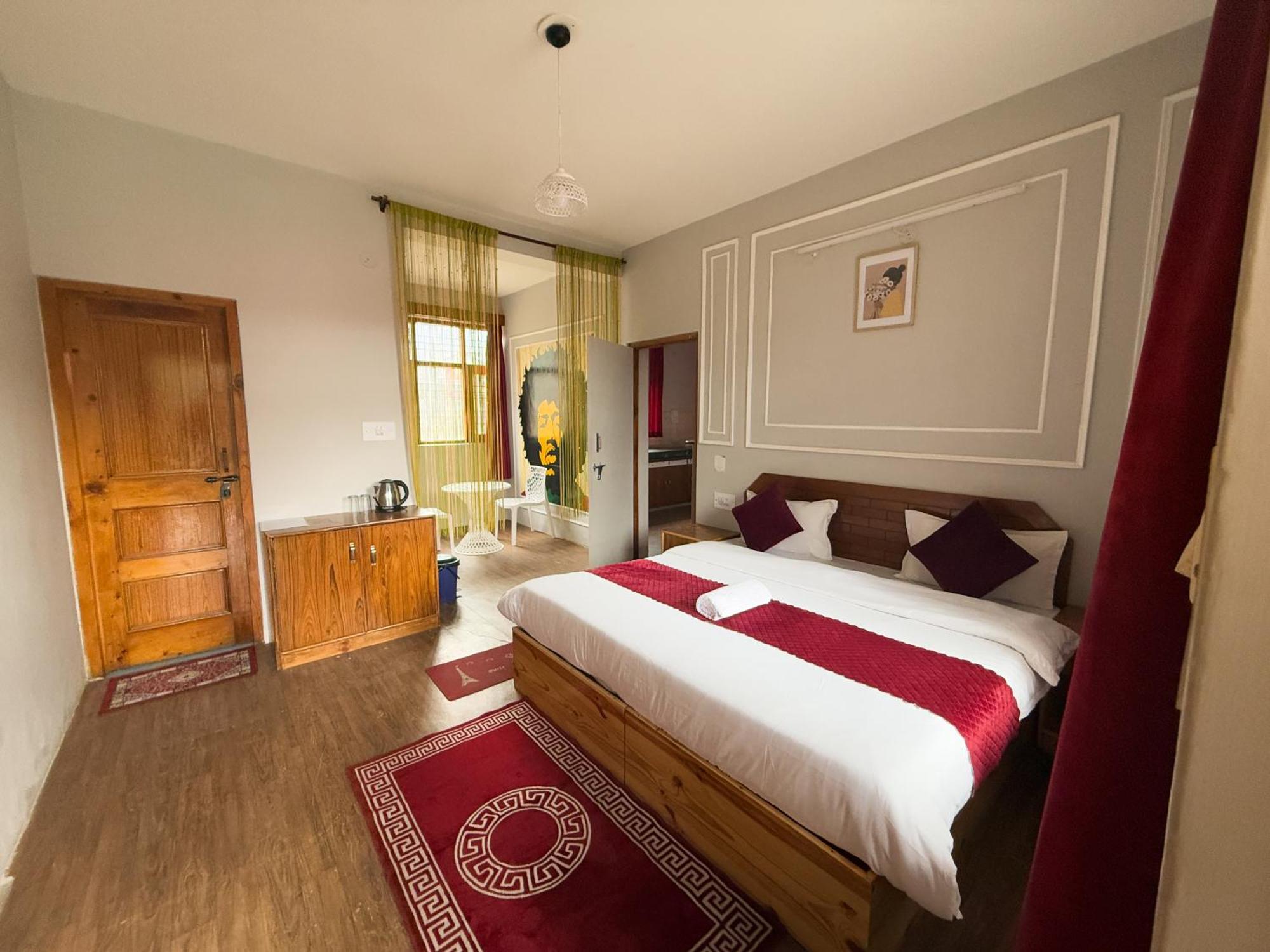 Red House Cafe And Inn Manali  Bagian luar foto