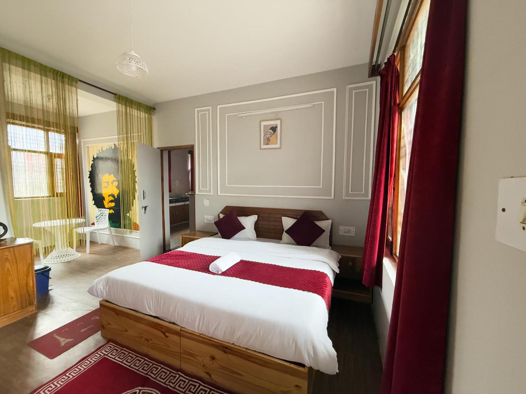 Red House Cafe And Inn Manali  Bagian luar foto