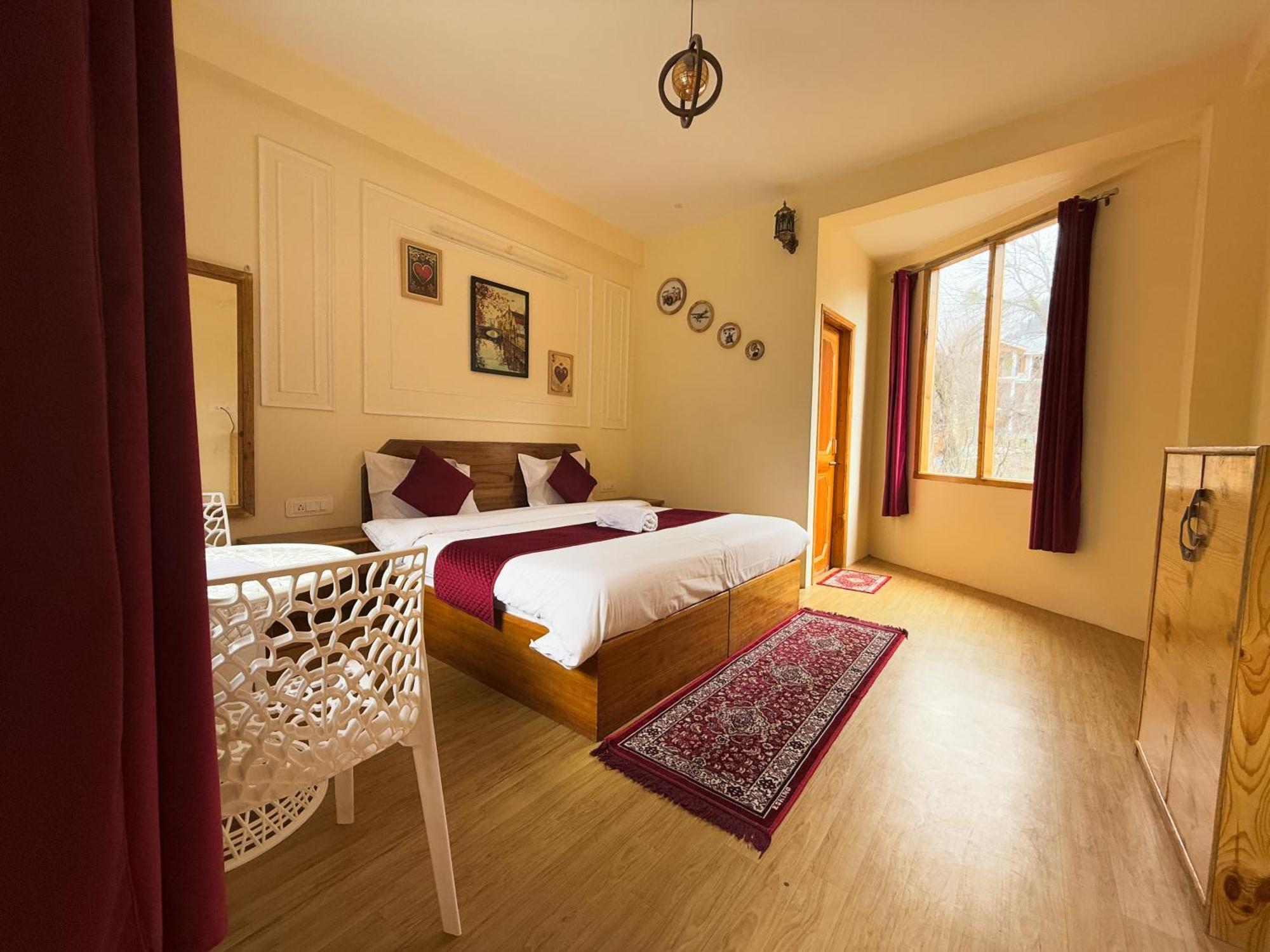 Red House Cafe And Inn Manali  Bagian luar foto