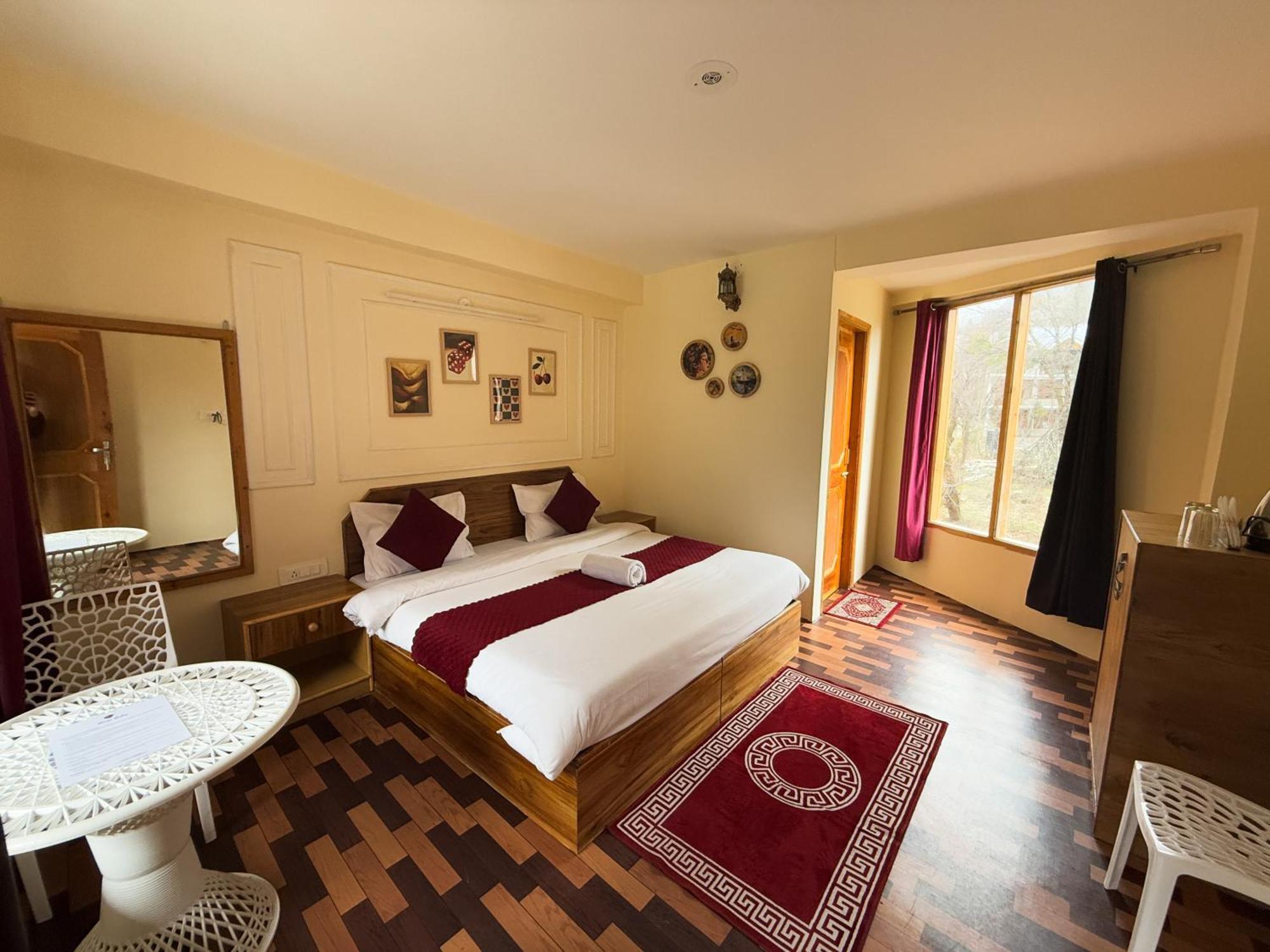 Red House Cafe And Inn Manali  Bagian luar foto